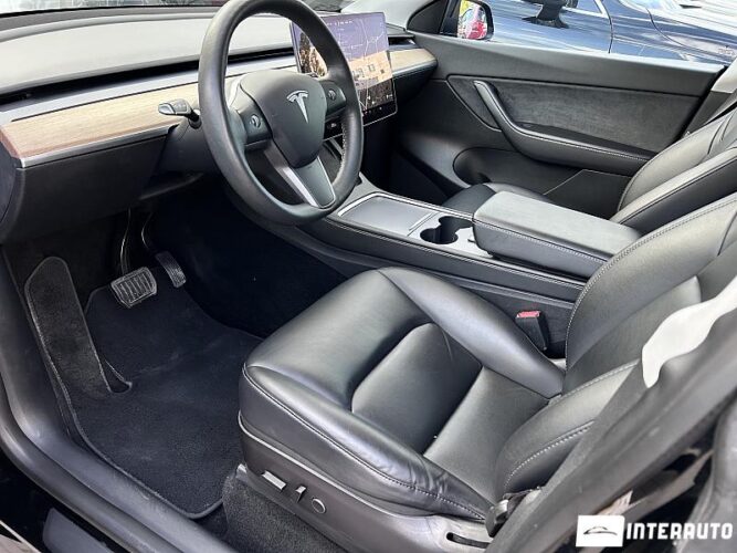 tesla Model Y 2021