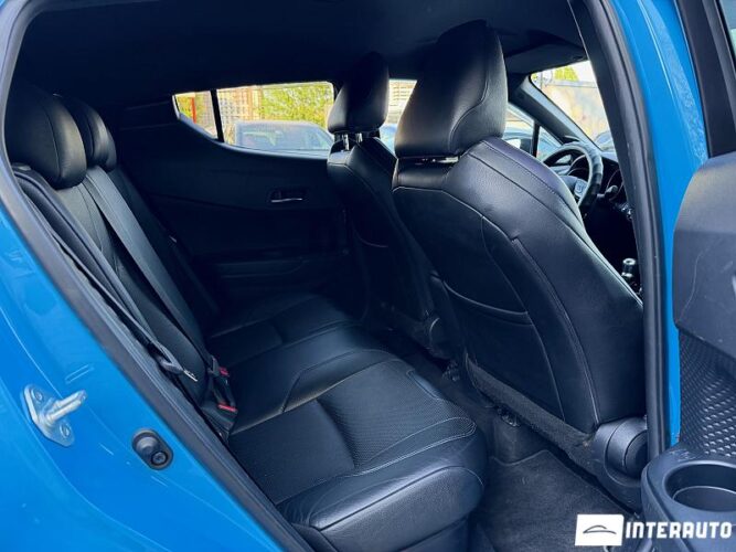 Toyota C-HR 48 toyota C-HR 2018