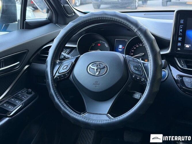 Toyota C-HR 42 toyota C-HR 2018