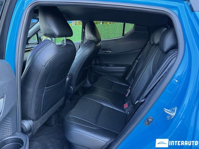 Toyota C-HR 49 toyota C-HR 2018