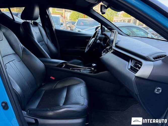 Toyota C-HR 47 toyota C-HR 2018