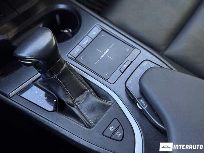 lexus UX 250h 2020