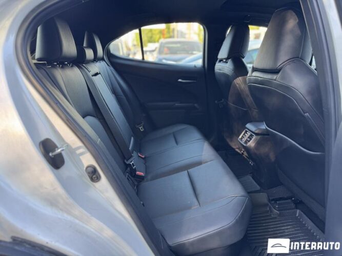 lexus UX 250h 2020