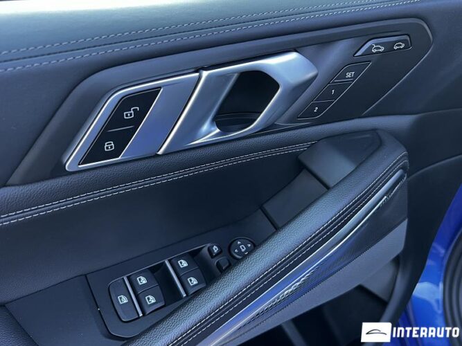 BMW X6 4.0i 64 bmw X6 4.0i 2020