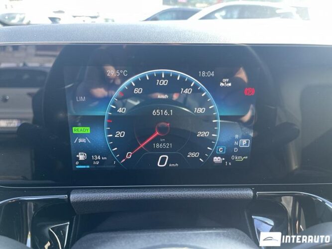 Mercedes GLA 250 38 mercedes GLA 250 2022