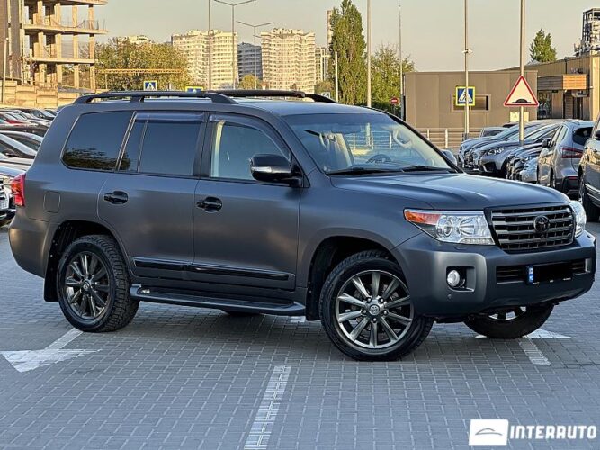 Toyota Land Cruiser 2013 doar la InterAuto