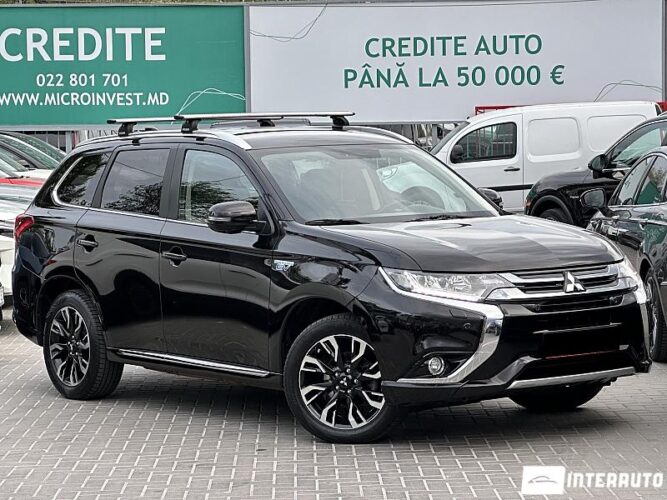 Mitsubishi Outlander 2015 doar la InterAuto