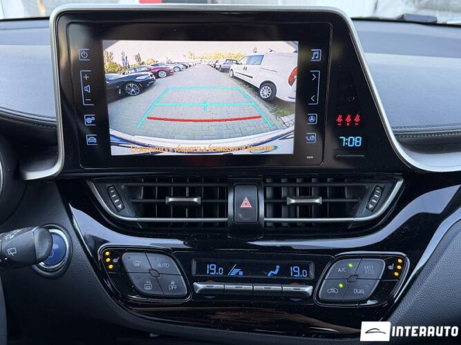 Toyota C-HR 42 toyota C-HR 2018