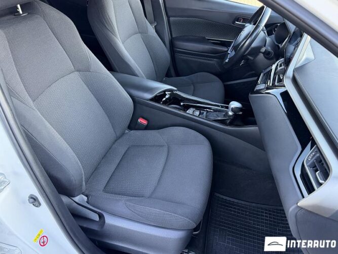 Toyota C-HR 44 toyota C-HR 2018
