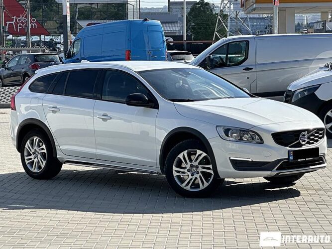 Volvo V 60 Cross Country 2015 doar la InterAuto