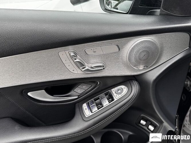 Mercedes GLC 300e 56 mercedes GLC 300e 2020