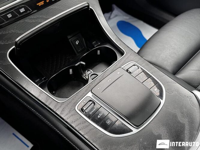 Mercedes GLC 300e 49 mercedes GLC 300e 2020
