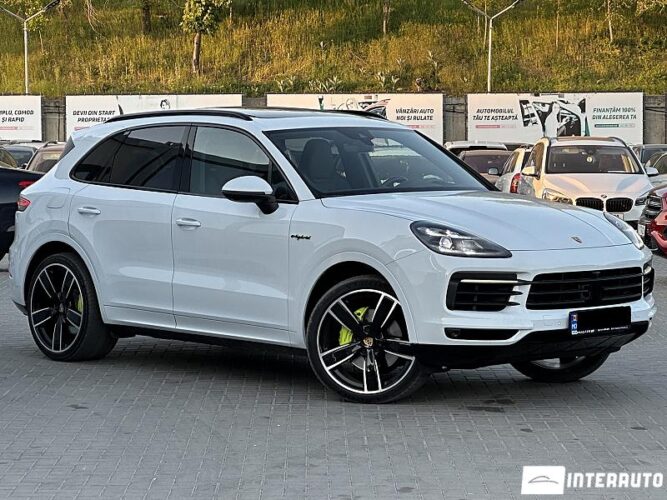 Porsche Cayenne E-Hybrid 2021 doar la InterAuto