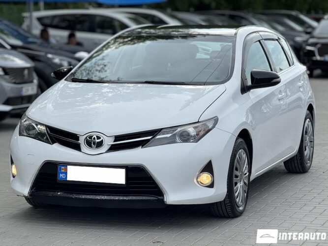 Toyota Auris 2013 doar la InterAuto