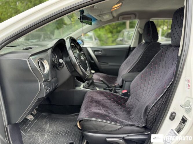 Toyota Auris 33 toyota Auris 2013