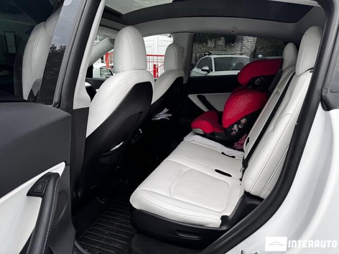tesla Model Y 2022