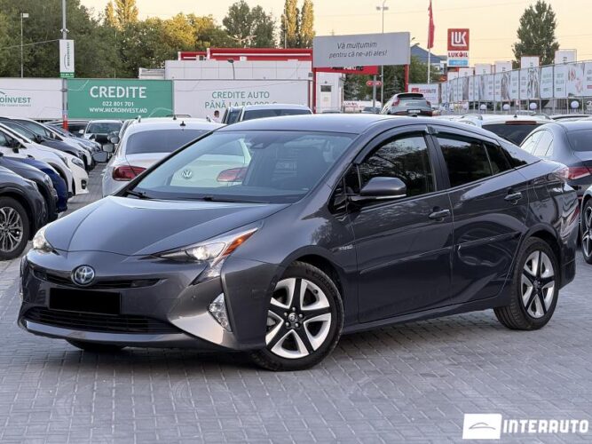 Toyota Prius 2017 doar la InterAuto