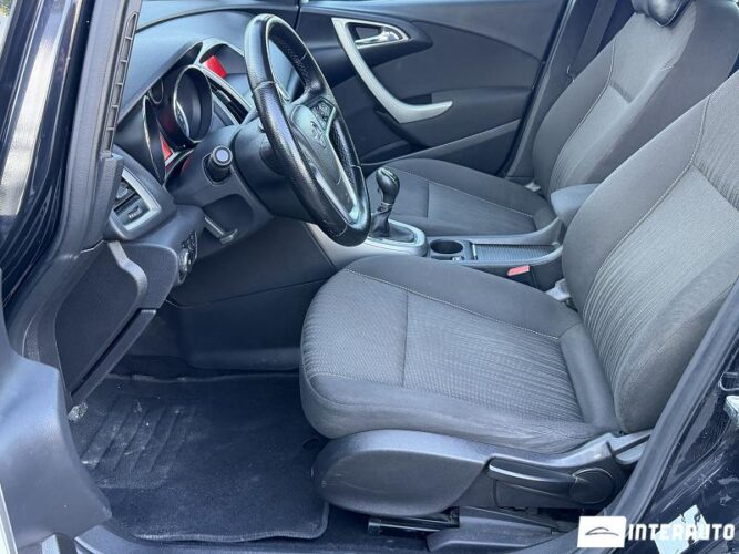 opel Astra 2011