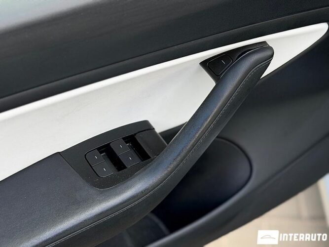 tesla Model 3 2020