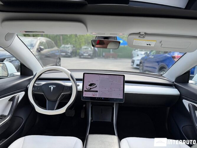 tesla Model 3 2020