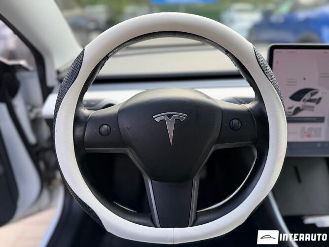 tesla Model 3 2020