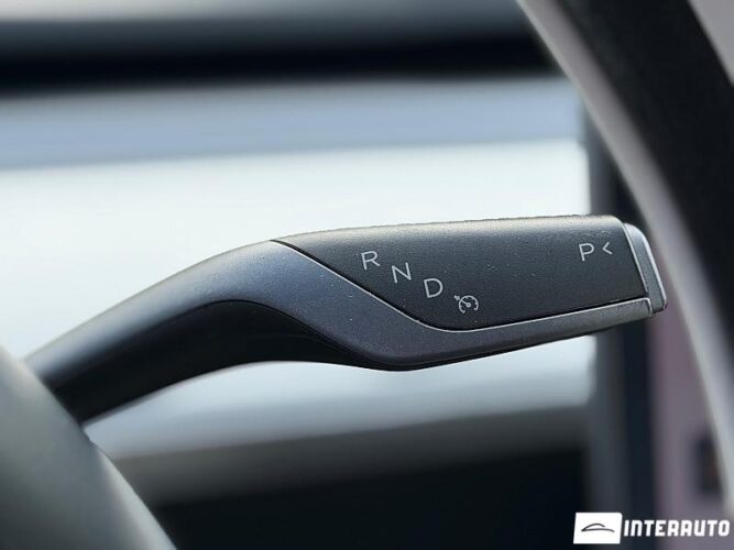 tesla Model 3 2020
