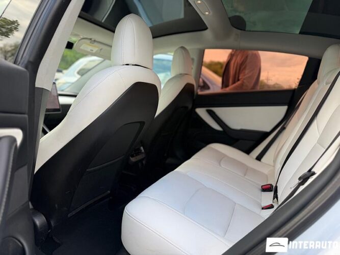tesla Model 3 2020