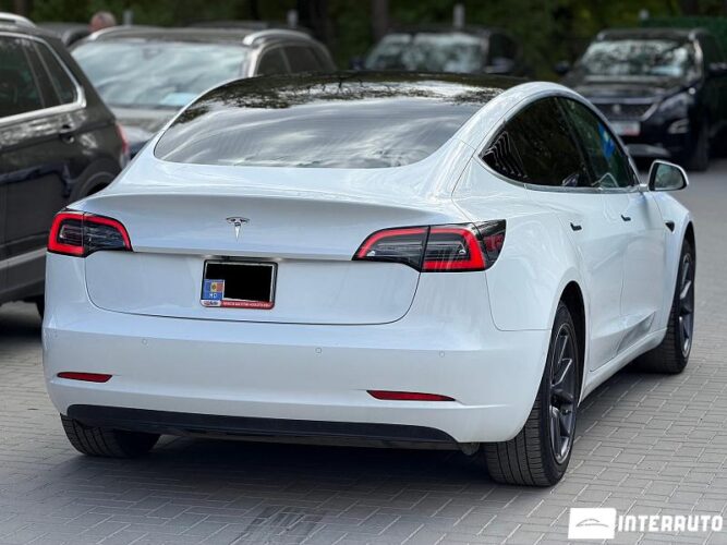 tesla Model 3 2020