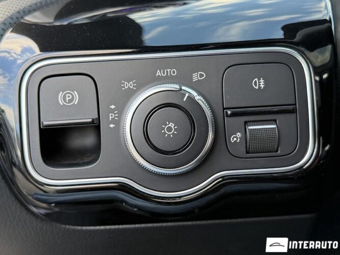 Mercedes CLA 180d 48 mercedes CLA 180d 2020