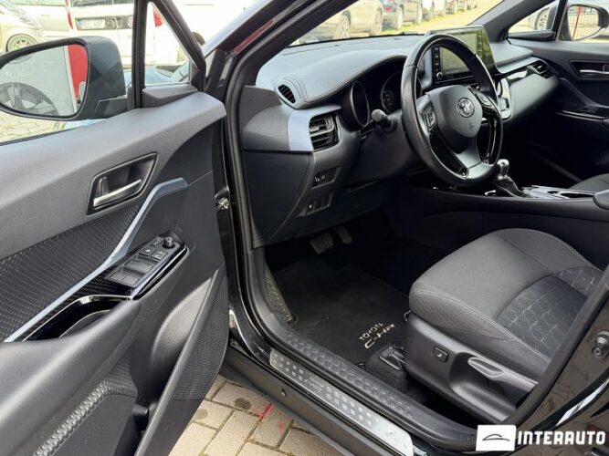 Toyota C-HR 35 toyota C-HR 2021