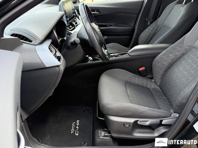 Toyota C-HR 37 toyota C-HR 2021