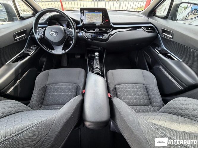 Toyota C-HR 38 toyota C-HR 2021