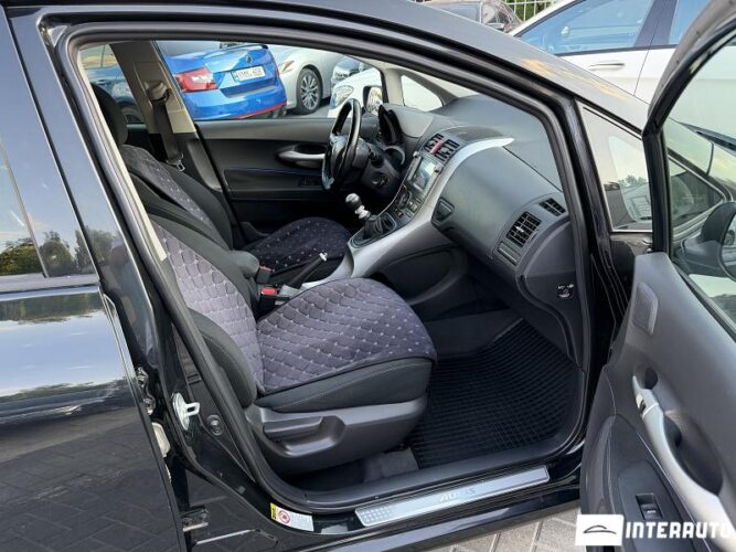 Toyota Auris 32 toyota Auris 2010