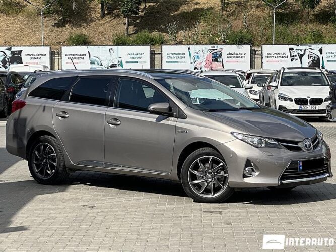 Toyota Auris 2013 doar la InterAuto
