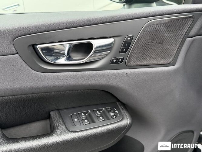 volvo XC 60 2020