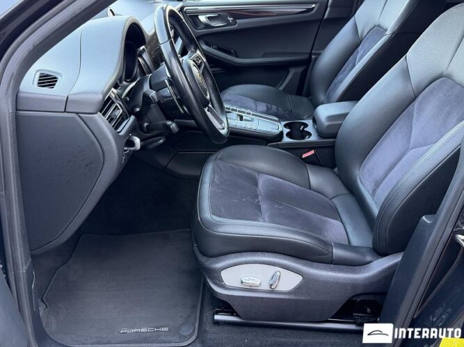 Porsche Macan 42 porsche Macan 2020