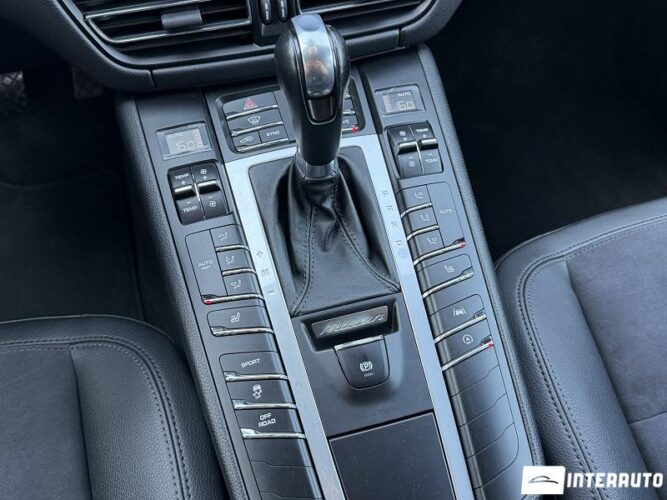 Porsche Macan 49 porsche Macan 2020