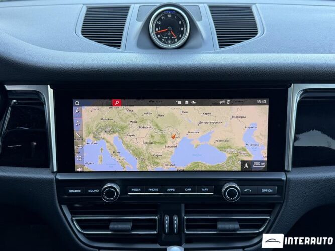 Porsche Macan 48 porsche Macan 2020
