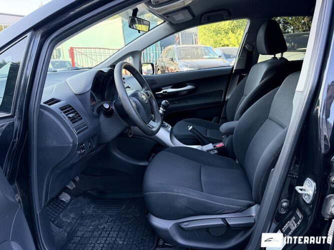 Toyota Auris 34 toyota Auris 2011