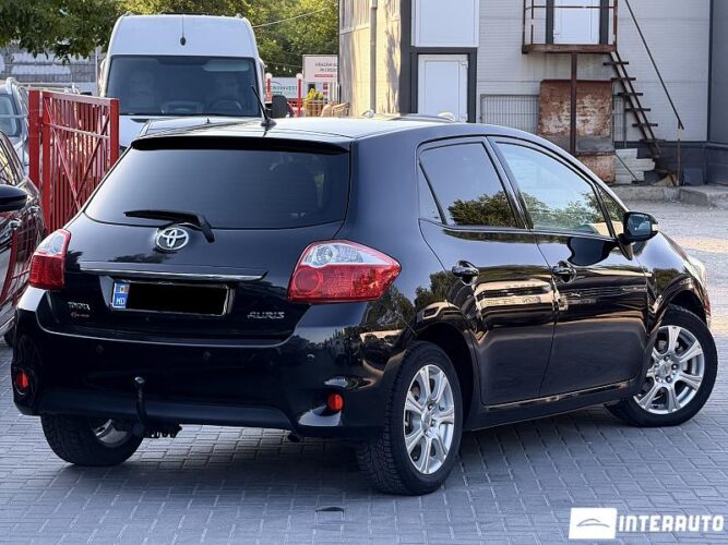 Toyota Auris 32 toyota Auris 2011
