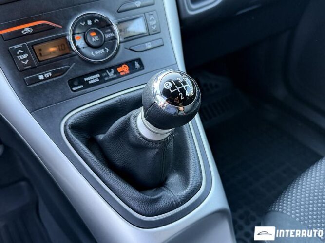Toyota Auris 39 toyota Auris 2011