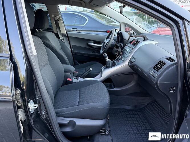Toyota Auris 33 toyota Auris 2011