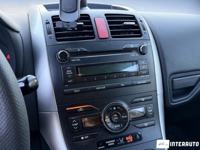 Toyota Auris 38 toyota Auris 2011