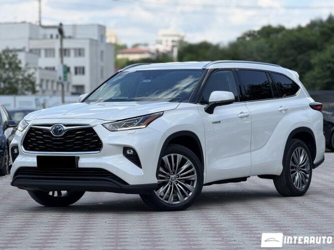 Toyota Highlander 2021 doar la InterAuto
