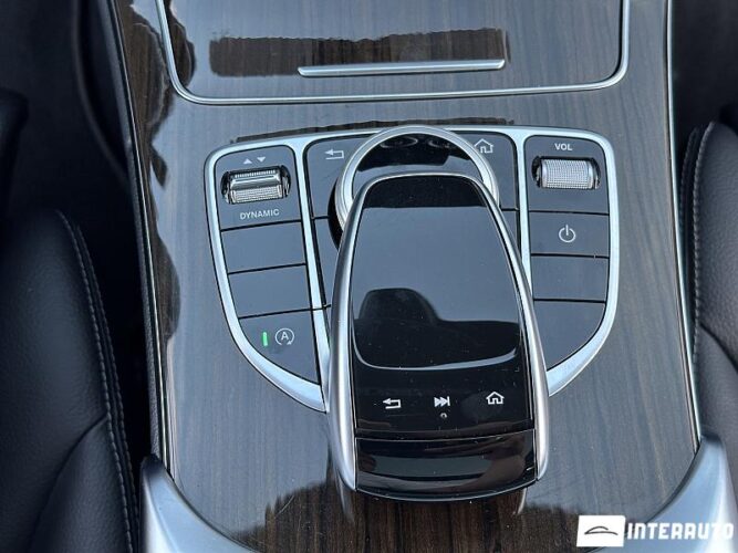 Mercedes C 300 46 mercedes C 300 2020