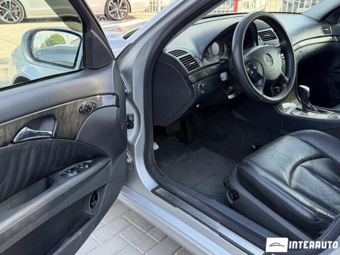 Mercedes E 220 35 mercedes E 220 2003