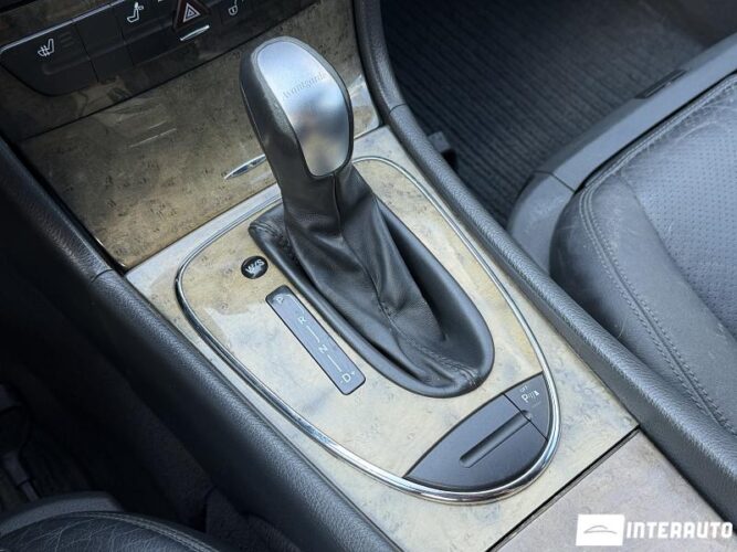 Mercedes E 220 45 mercedes E 220 2003