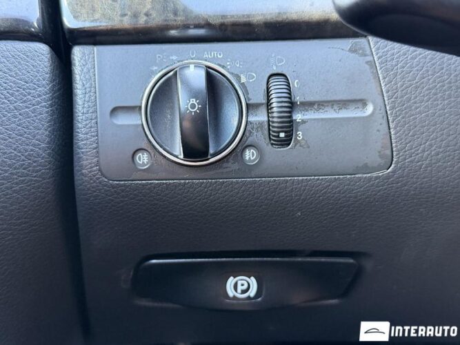 Mercedes E 220 39 mercedes E 220 2003