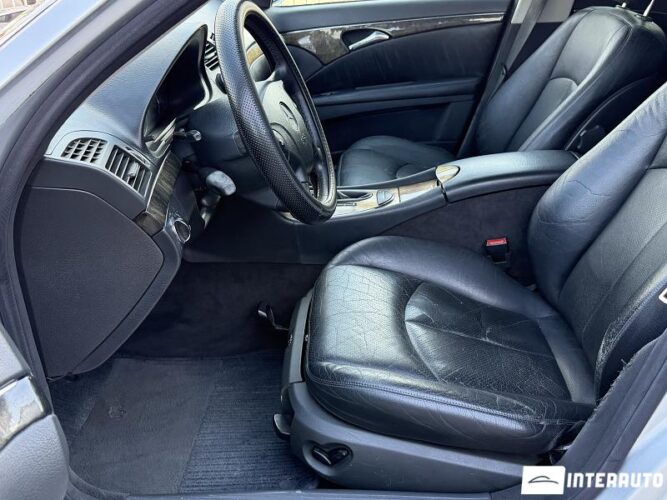 Mercedes E 220 37 mercedes E 220 2003