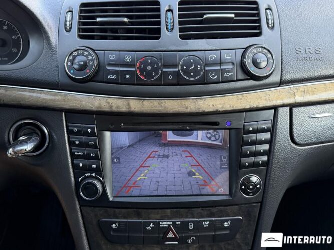 Mercedes E 220 44 mercedes E 220 2003